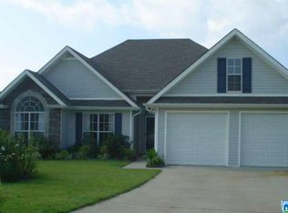 169 Camden Lake Dr, Calera, AL 35040