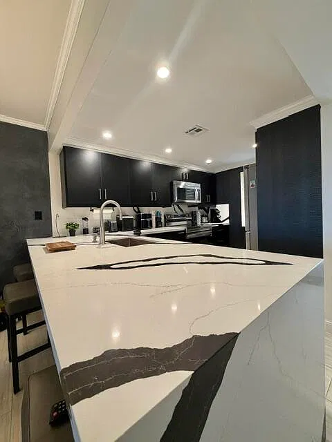 2 bed, 2.0 bath, 1020 sqft, $5,000 — Photo 4