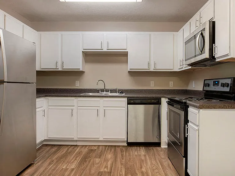 Ridgeland Place Apartment Homes — Photo 3