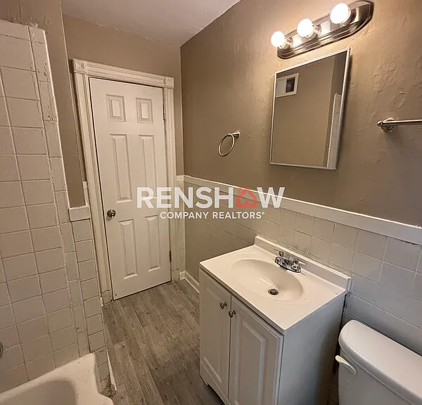 2458 Whitney Ave — Photo 11