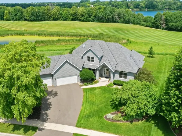 2996 Fairway Dr, Chaska, MN 55318
