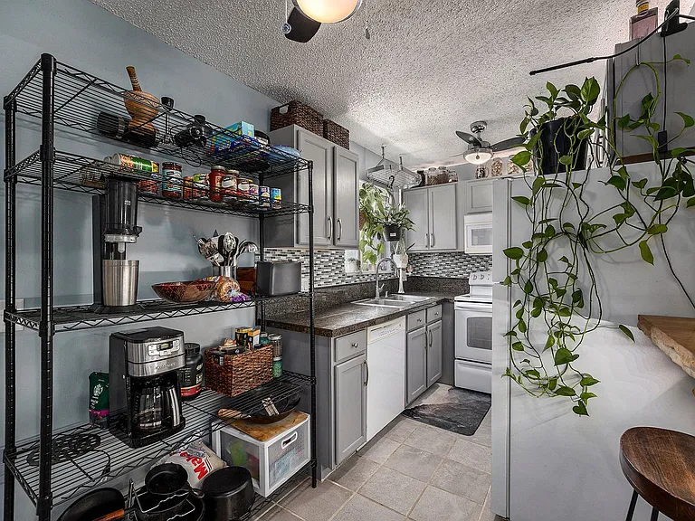 2700 S Holly St #205 — Photo 4