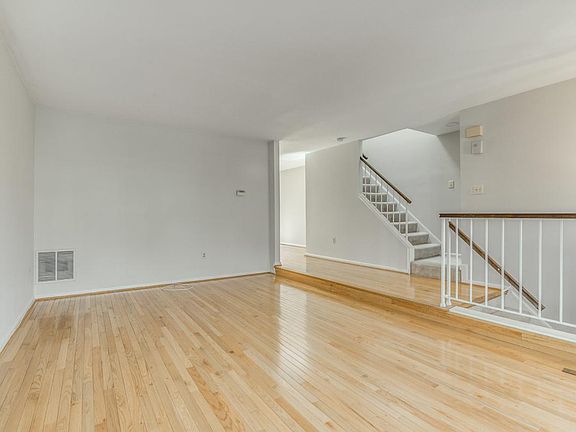5th image of 4209 Sleepy Lake Dr