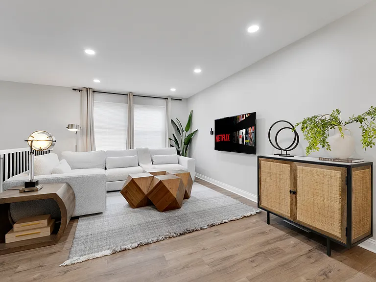1700 Walnut Ave — Photo 3