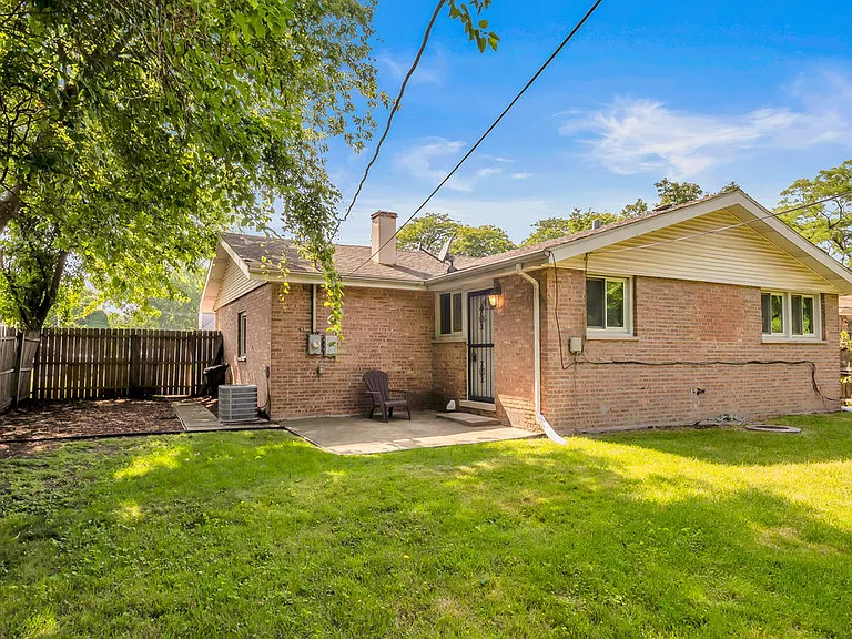 14433 Springfield Ave — Photo 14