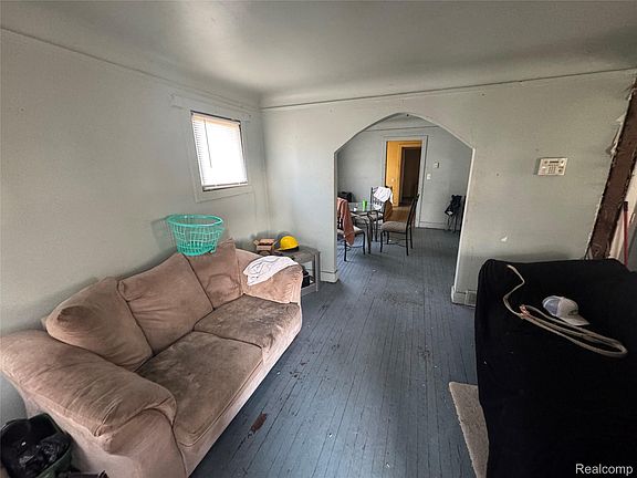 5th image of 4005 Moore St