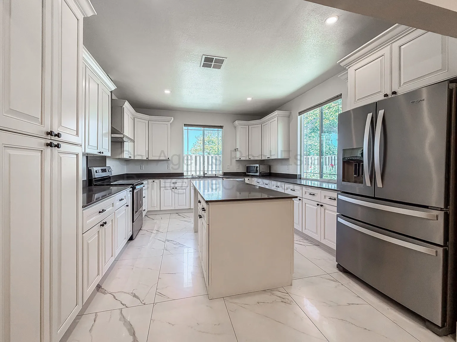 3 bed, 1642 sqft, $4,300 — Photo 1