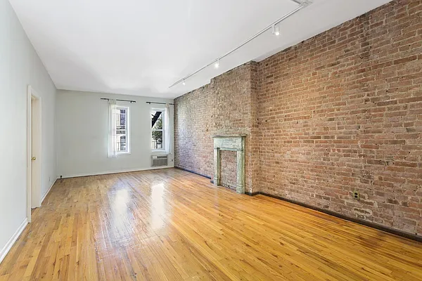 Sold by Benjamin Rose Real Estate | media 10