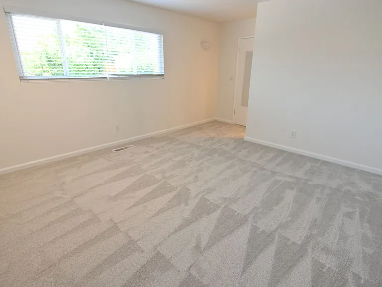 5659 Lathrop Dr — Photo 15