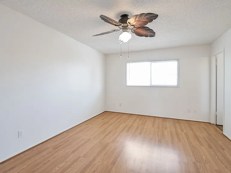 1633 E La Jolla Dr — Photo 28
