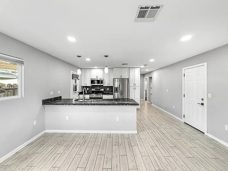 6123 Horton Dr — Photo 3