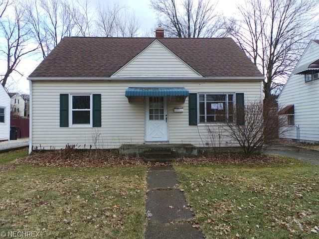 1st image of 930 E Archwood Ave