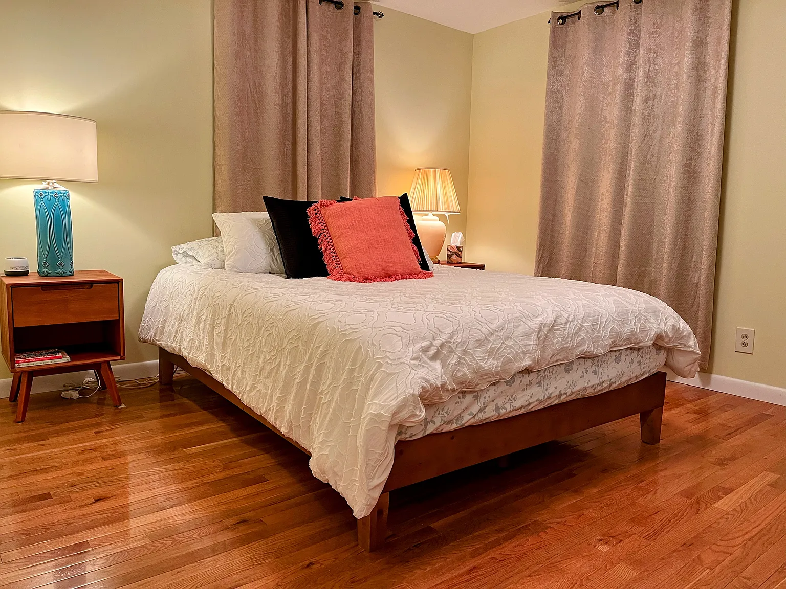 2 bed, 1200 sqft, $1,700 — Photo 3