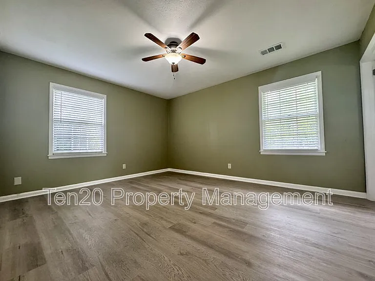 5953 Windsor Dr — Photo 21