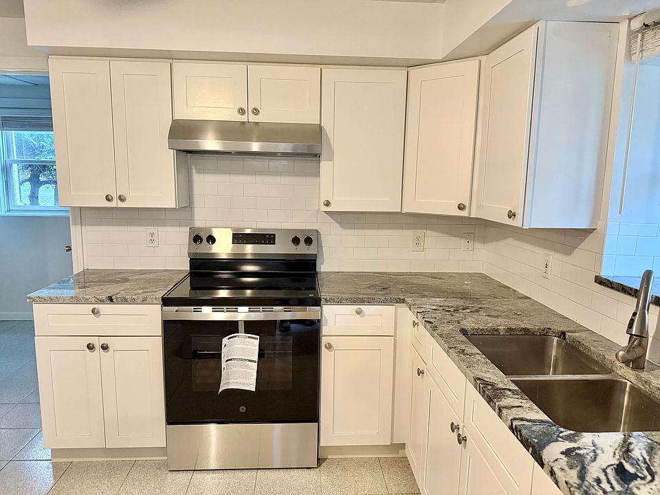 Kitchen - Brand New Appliances