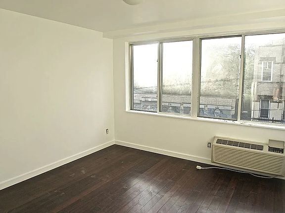 3rd image of 286 Stanhope St #5AA