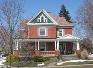 639 E Columbia St, Leetonia, OH 44431
