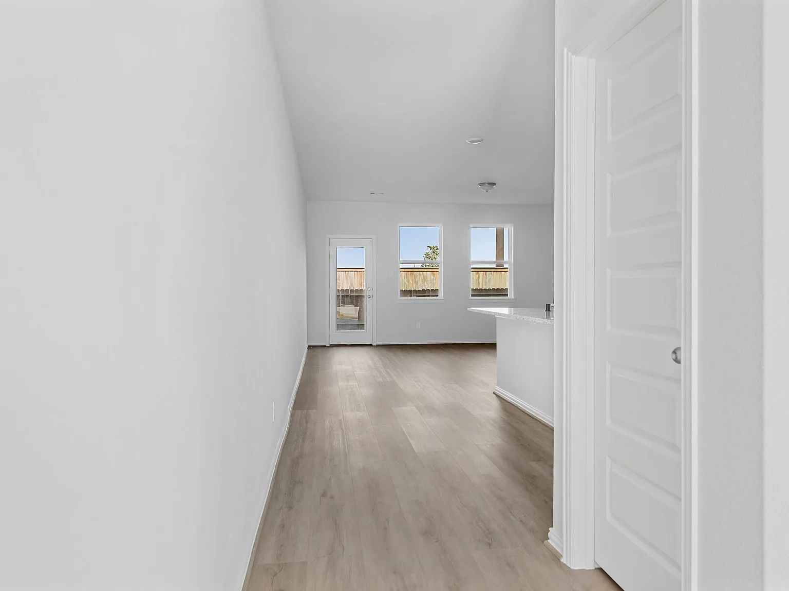 3 bed, 2.5 bath, 1650 sqft, $2,300 — Photo 3