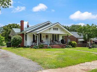 713 3rd St SE, Hickory, NC 28602
