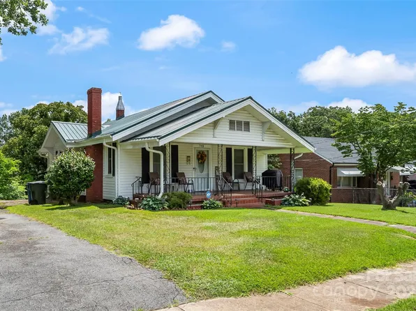 713 3rd St SE, Hickory, NC 28602