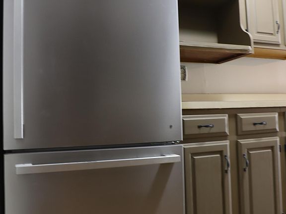 4th image of 319 S Kenmore Dr