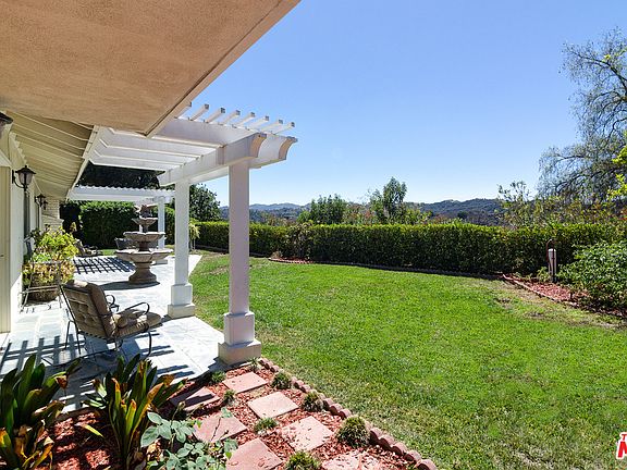 3rd image of 3165 Hodler Dr