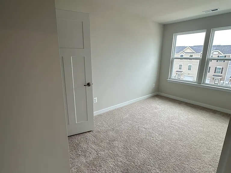 212 Huntwellwest Blvd — Photo 37