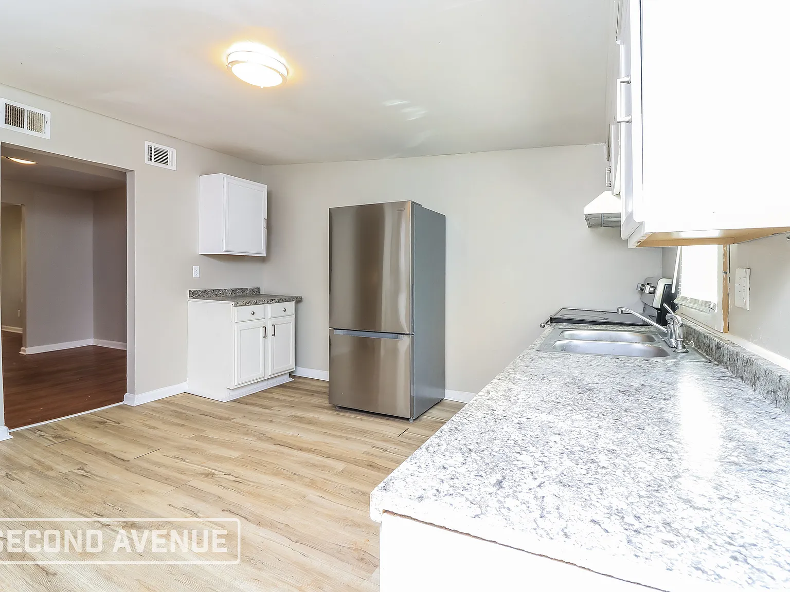 4 bed, 2.0 bath, 1889 sqft, $1,875 — Photo 3
