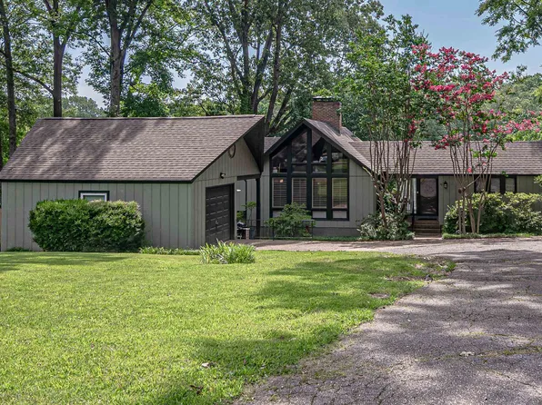 50 Viking Dr, Cordova, TN 38018