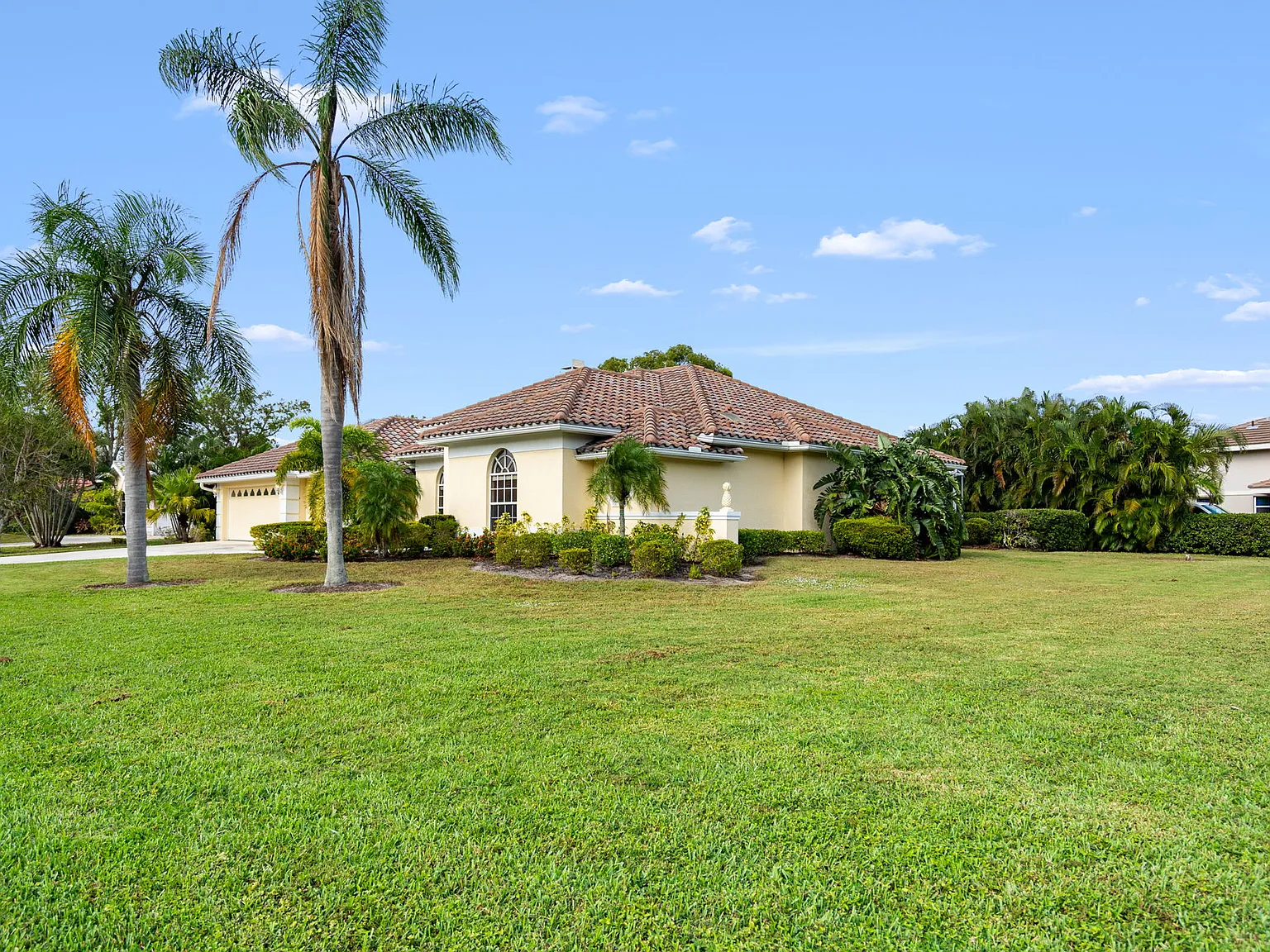 7577 Fairlinks Ct — Photo 3