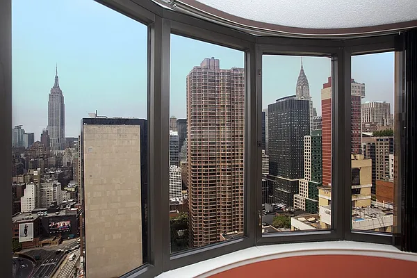 Sold by BLU Real Estate | media 14