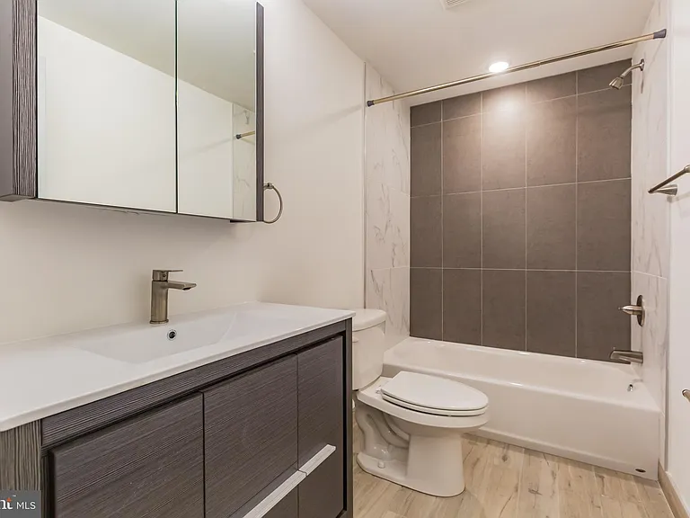 1513 Brown St #1 — Photo 11
