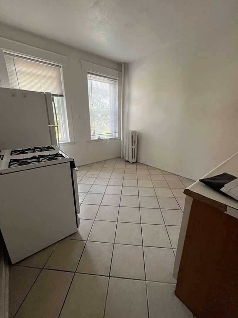 No Brokers Fee, Packard's Corner Area of Allston. Heat and Hot Water Included, Laundry on a Site,... — Photo 2