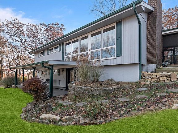 4th image of 320 Lake Forest Dr