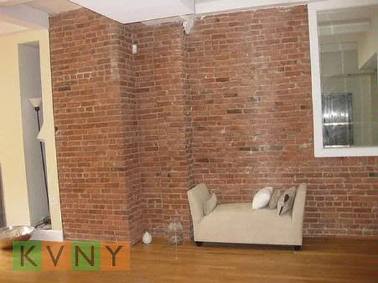 Sold by KVNY Soho | media 21