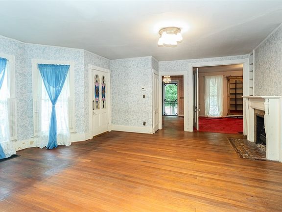 5th image of 58 Center St