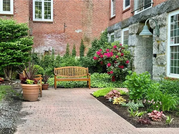 2 School St #124, Lincoln, RI 02865