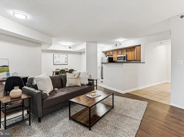 1001 N Vermont St APT 601, Arlington, VA 22201