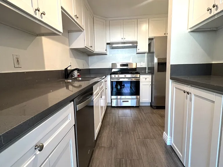 1106 Cleghorn Dr #D — Photo 3