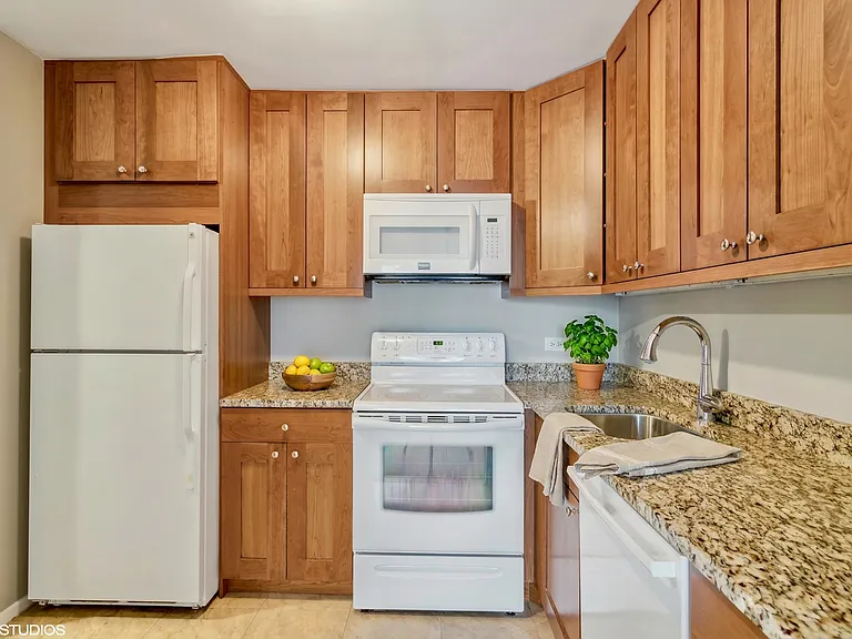 1030 N State St #16K — Photo 8