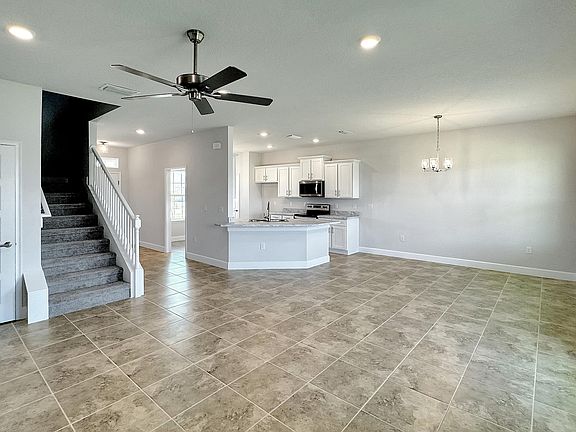5th image of 2124 Middlebury Dr SE