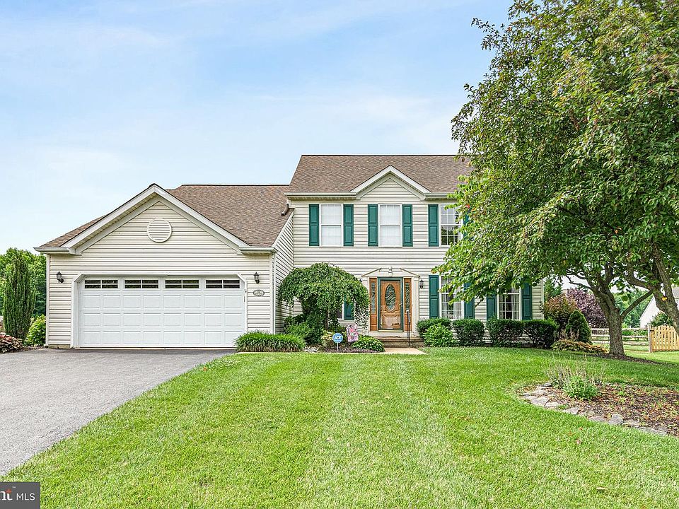 1st image of 136 Ascot Ct