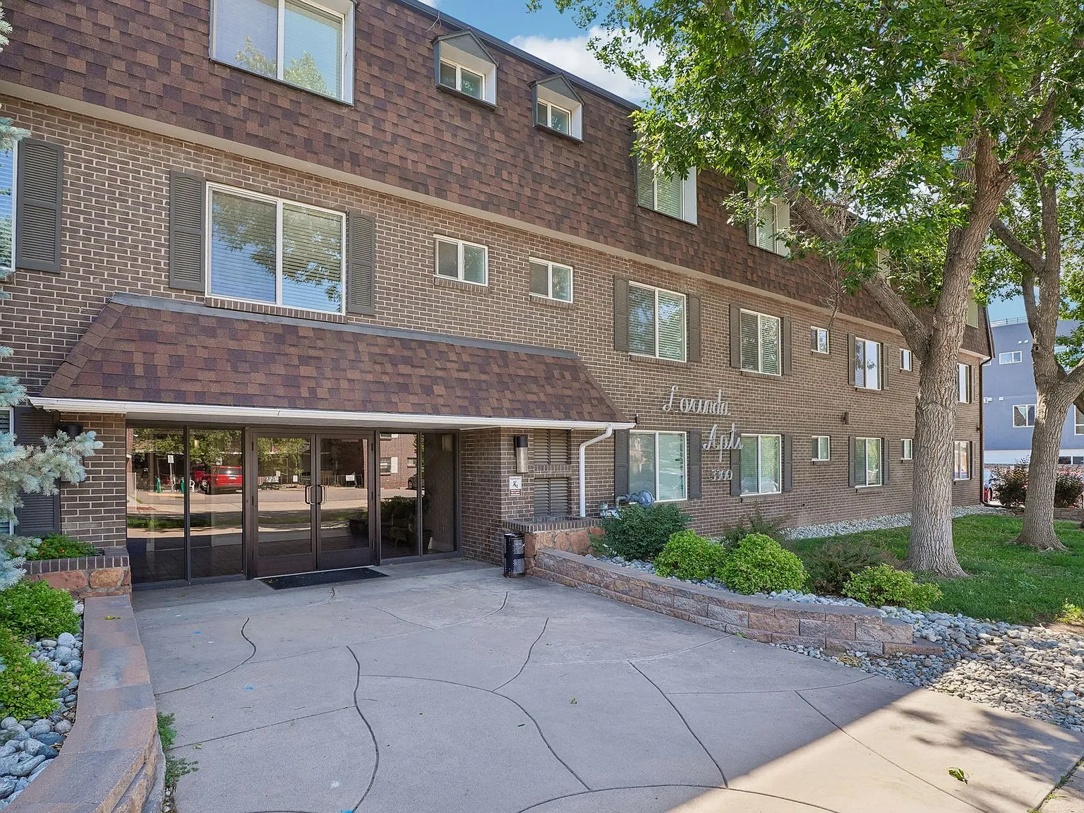 Lorinda Apartments — Photo 1