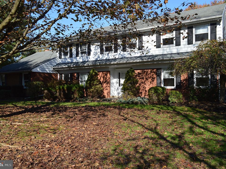 1st image of 40 Carriage Ln