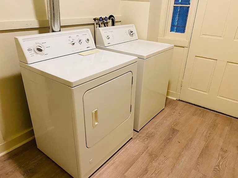 865 Hollins St #1R — Photo 8