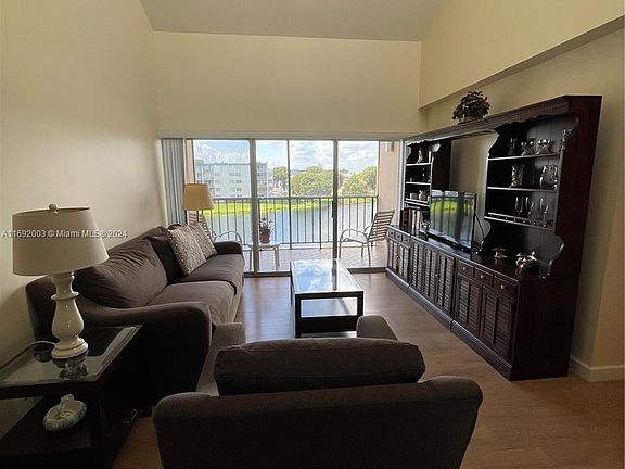 4th image of 502 NW 87th Ave APT 407
