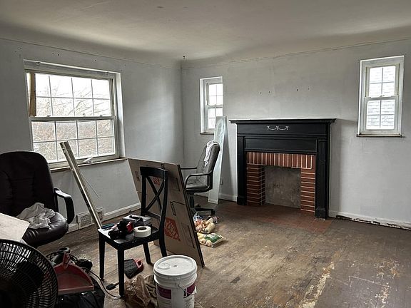 3rd image of 3925 Grace Ave