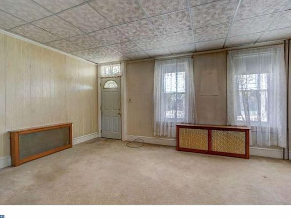 5th image of 435 Saint Marys St