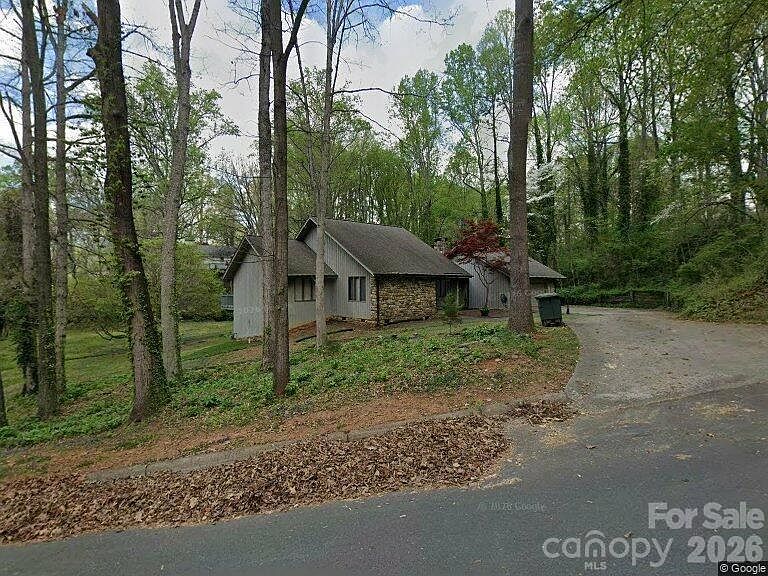 1st image of 216 Brentwood Cir