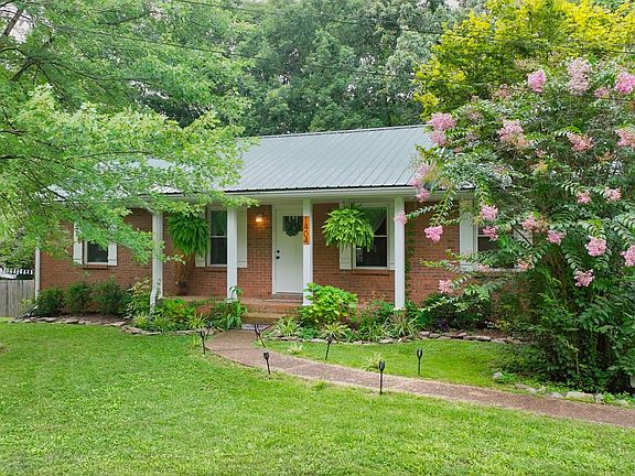3rd image of 1404 Winding Way Dr